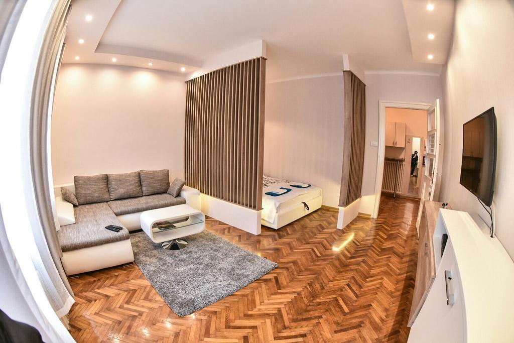 Bojan Central Apartment Novi Sad Esterno foto